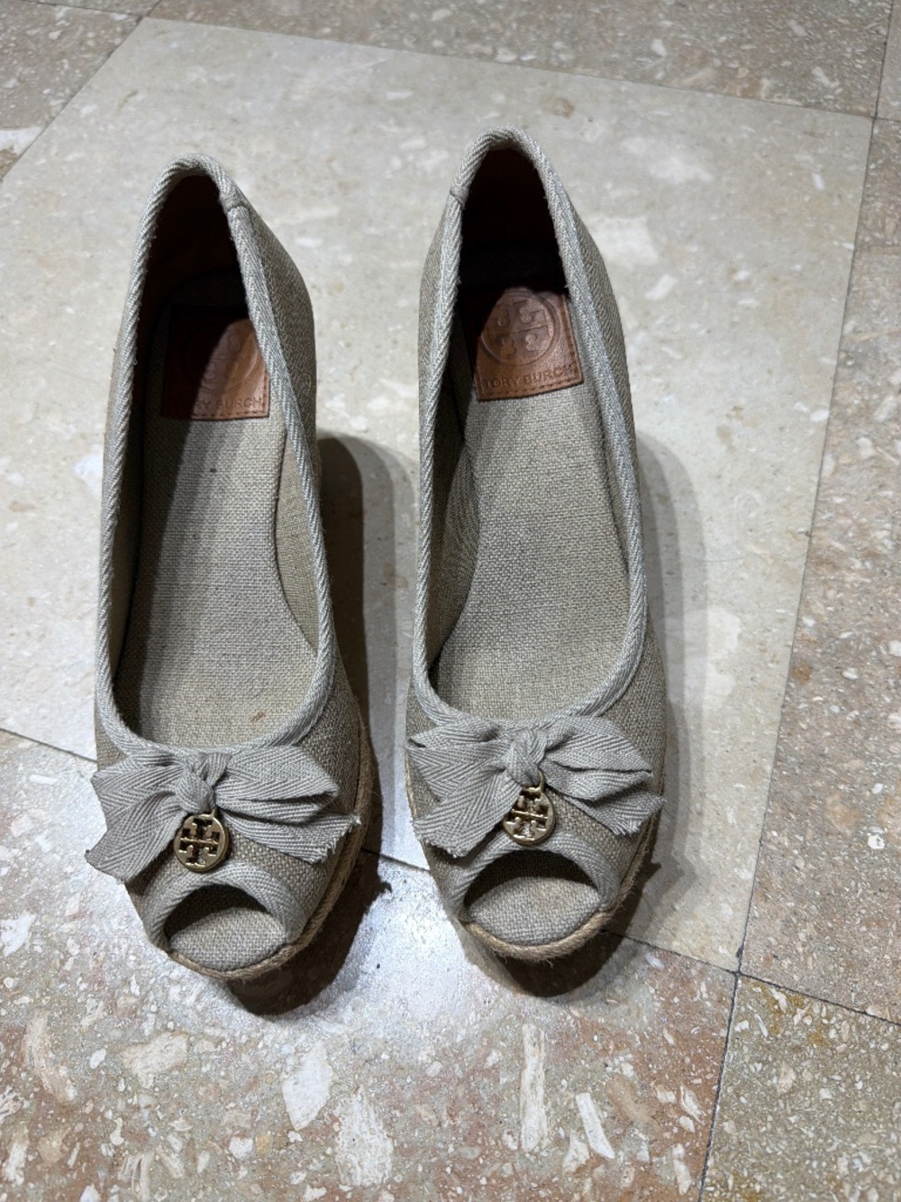 Shoe